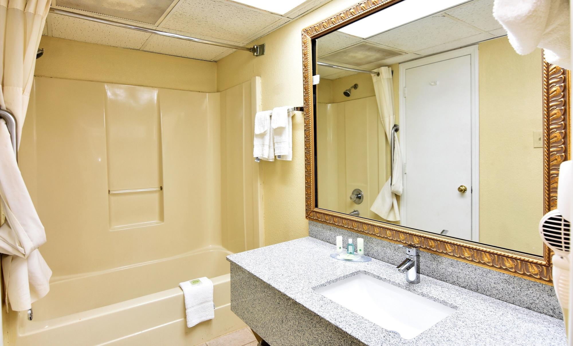 Rodeway Inn Harbison Area Колумбия Екстериор снимка