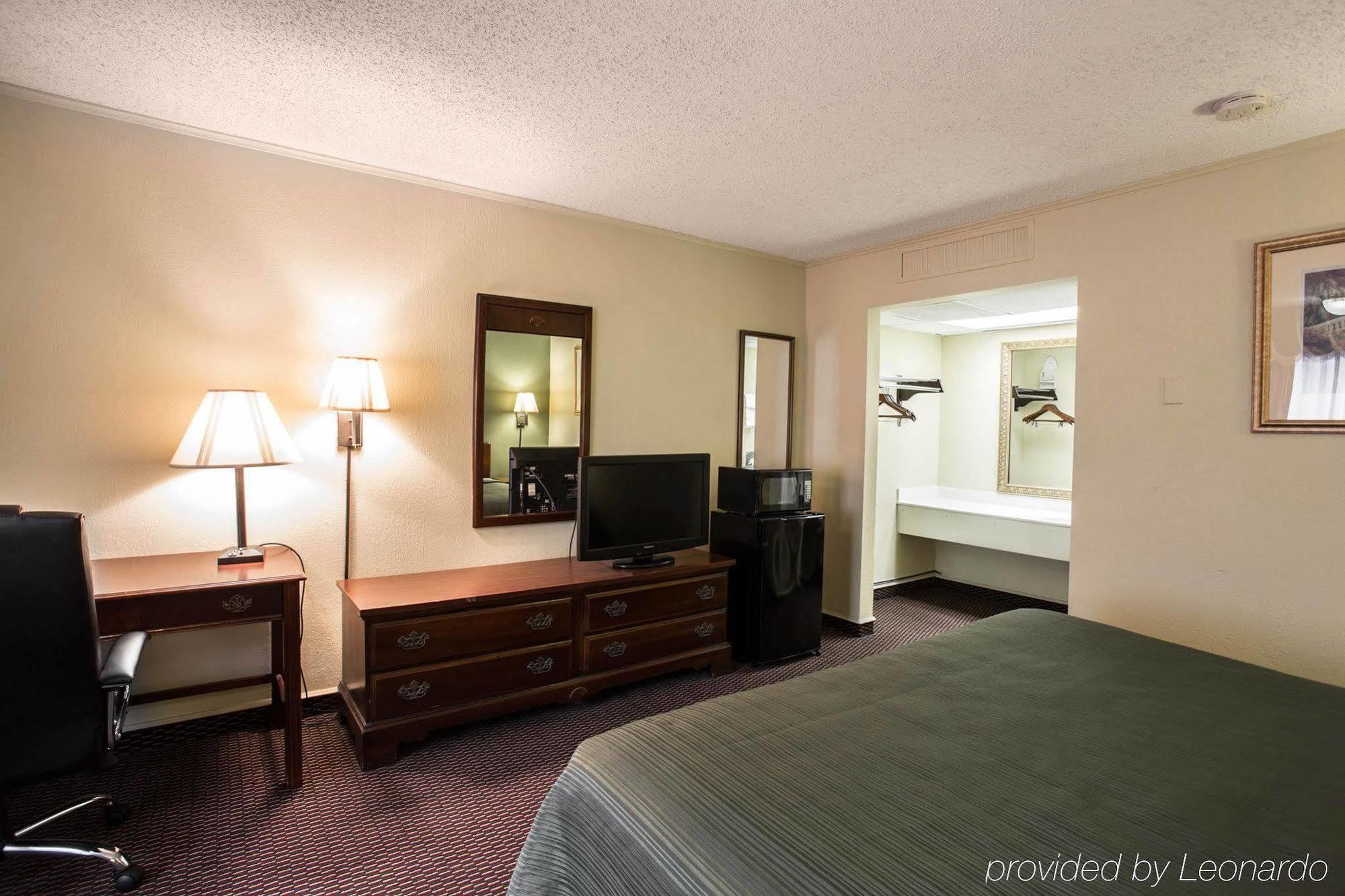 Rodeway Inn Harbison Area Колумбия Екстериор снимка